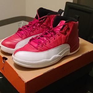 Jordan Gym red 12's